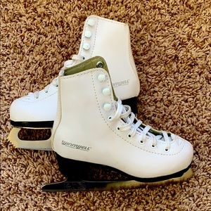 Girls figure skates size 11Y